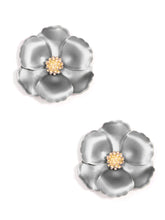 Load image into Gallery viewer, Metallic floral stud earrings
