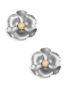 Metallic floral stud earrings